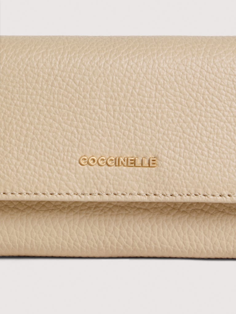 Coccinelle Metallic Medium - Sandshell
